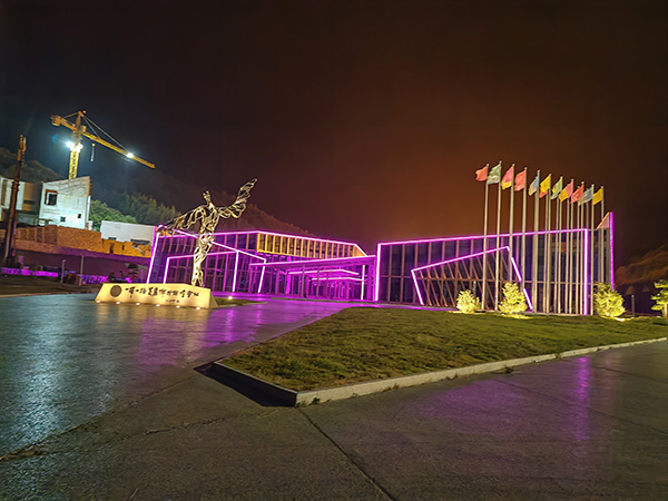 城市亮化是现代城市建设的重要组成部分,它不仅可以美化城市的夜景,还能提升城市的整体形象。随着科技的不断进步,城市亮化也得到了更多的关注和创新。本文将介绍一些关于城市亮化的创意和技术,帮助读者了解城市亮化的重要性以及如何进行平凉城市亮化的规划和实施。 城市亮化是现代城市建设的重要组成部分,它不仅可以美化城市的夜景,还能提升城市的整体形象。随着科技的不断进步,城市亮化也得到了更多的关注和创新。本文将介绍一些关于城市亮化的创意和技术,帮助读者了解平凉城市亮化的重要性以及如何进行平凉城市亮化的规划和实施。